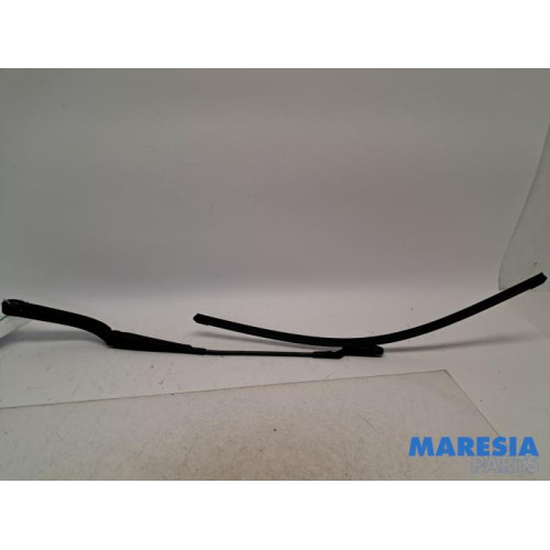 Opel - Vivaro - Front wiper arm