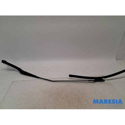 Opel - Vivaro - Front wiper arm