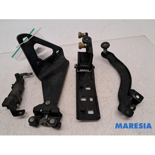 Opel - Vivaro - Sliding door roller, right