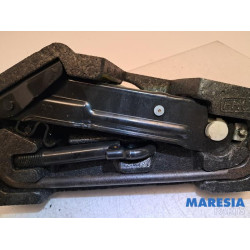 Peugeot - 107 - Ensemble cric