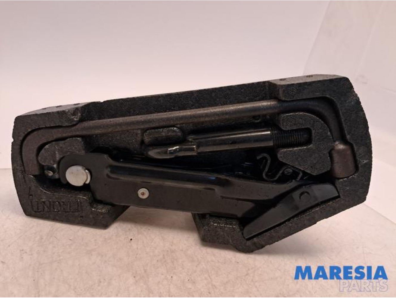 Peugeot - 107 - Ensemble cric