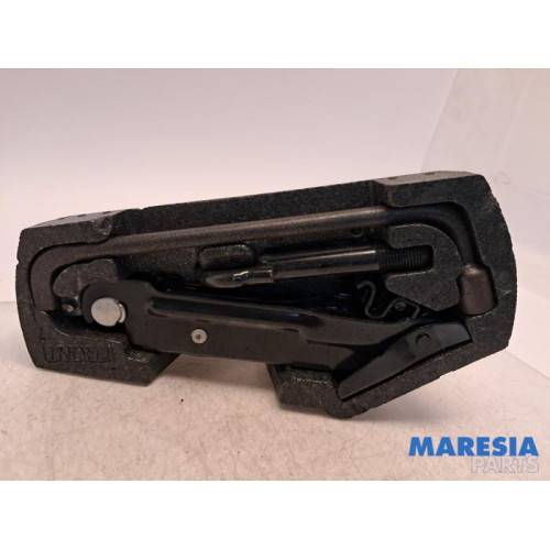 Peugeot - 107 - Ensemble cric