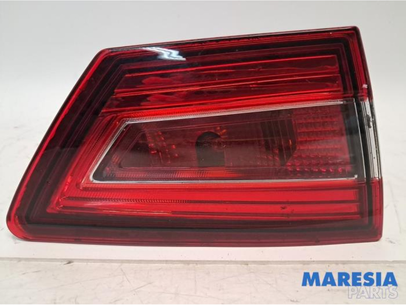 Renault - Clio - Feu arrière gauche