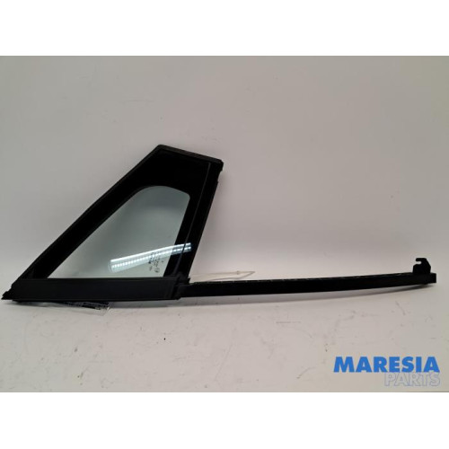 Renault - Clio - Quarter light, front right