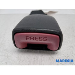 Peugeot - 107 - Insertion ceinture de sécurité arrière gauche