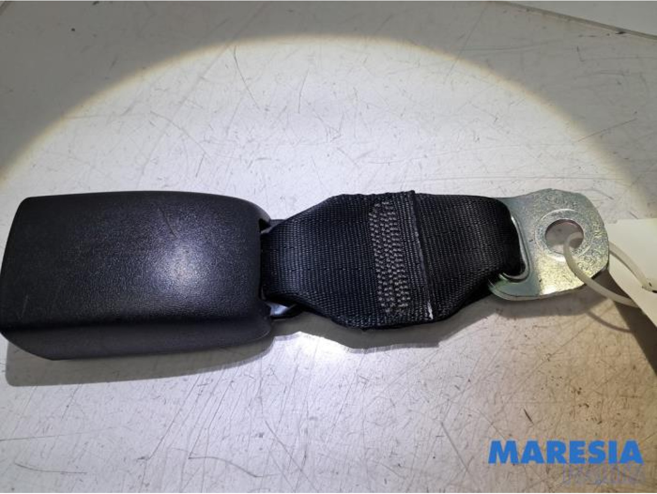 Peugeot - 107 - Insertion ceinture de sécurité arrière gauche