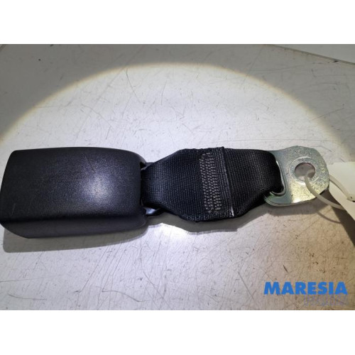 Peugeot - 107 - Insertion ceinture de sécurité arrière gauche