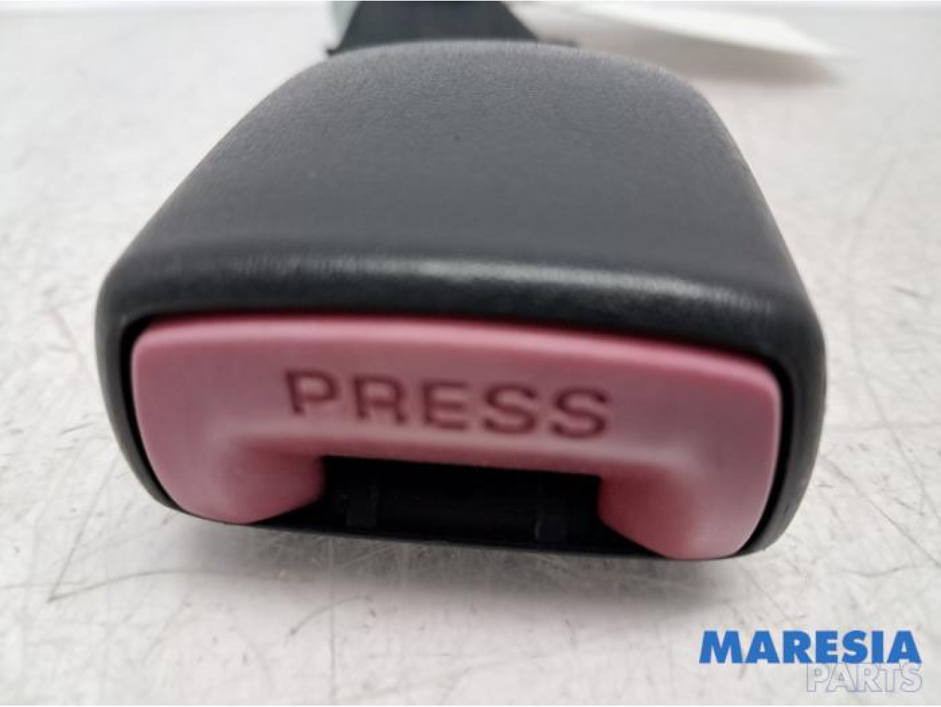 Peugeot - 107 - Insertion ceinture de sécurité arrière droite