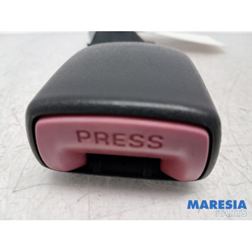 Peugeot - 107 - Insertion ceinture de sécurité arrière droite