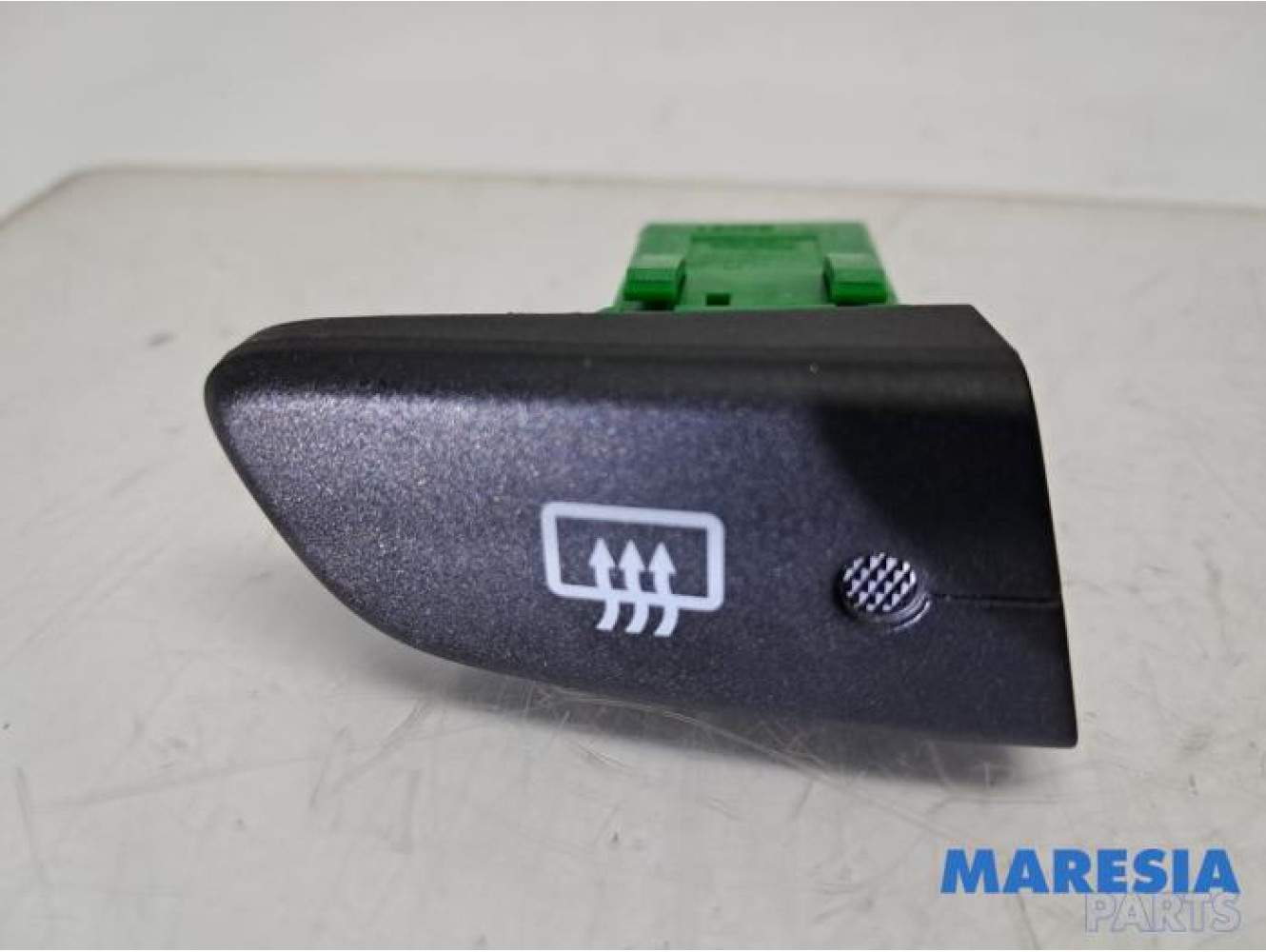 Peugeot - 107 - Rear window heating switch