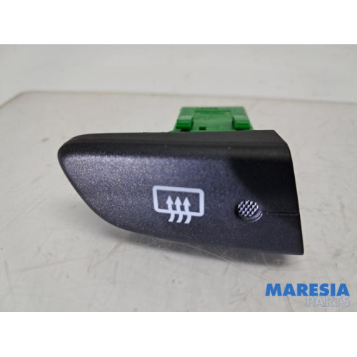Peugeot - 107 - Rear window heating switch