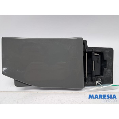 Opel - Vivaro - Tankklappe