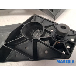 Opel - Vivaro - Frontdeel steun