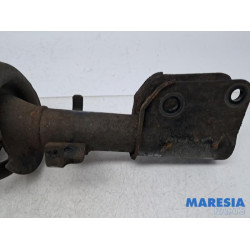 Renault - Espace - Stoßdämpferstrebe rechts vorne