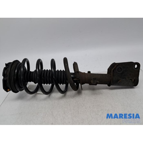 Renault - Espace - Stoßdämpferstrebe rechts vorne