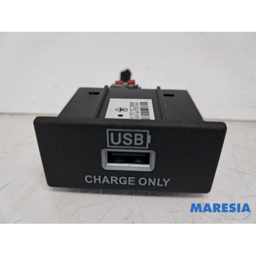 Fiat - 500 - AUX / USB connection
