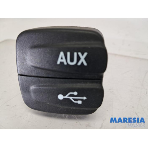 Fiat - 500 - AUX / USB connection