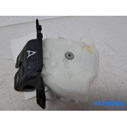 Fiat - 500 - Tailgate lock mechanism