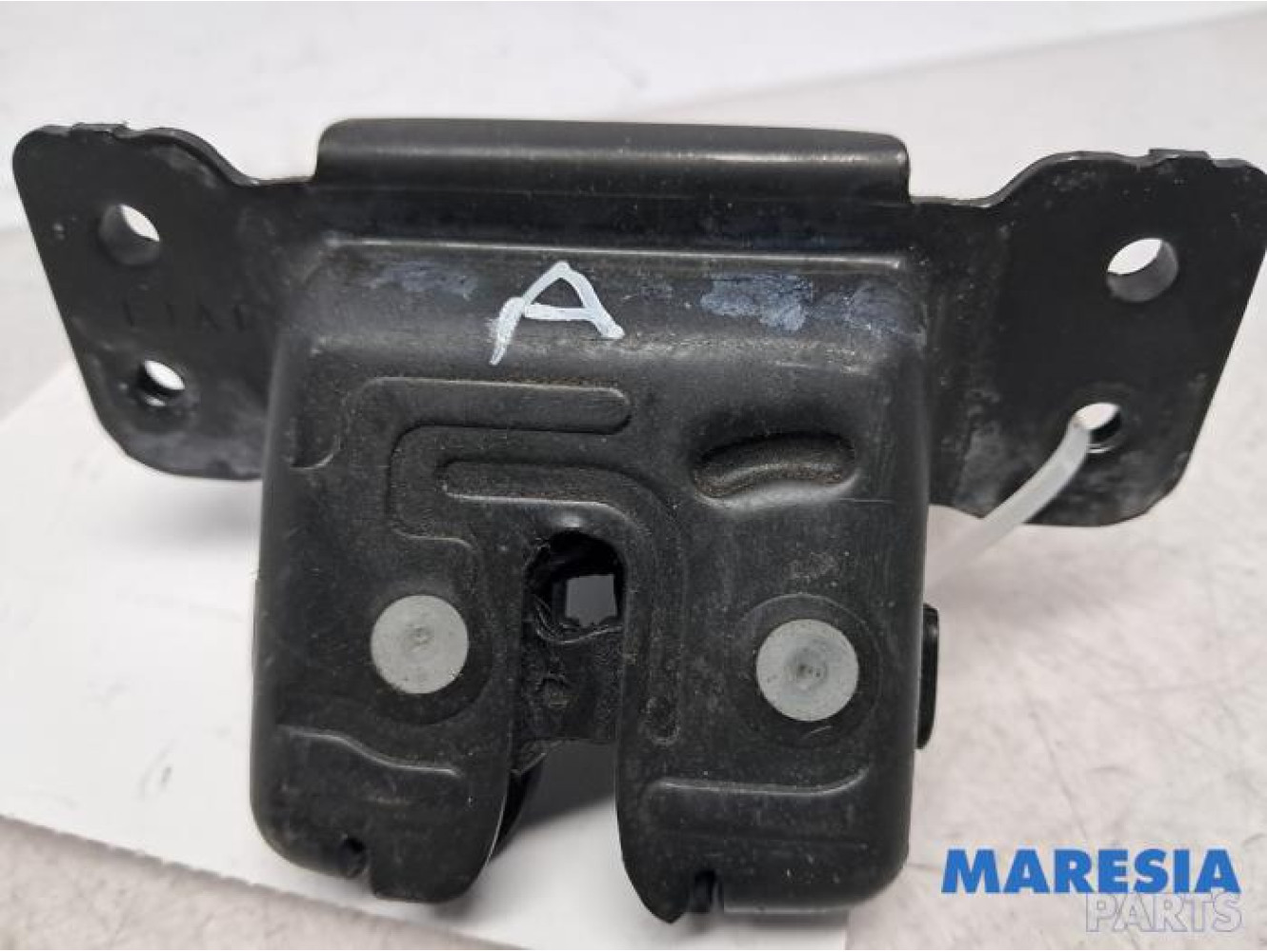 Fiat - 500 - Tailgate lock mechanism