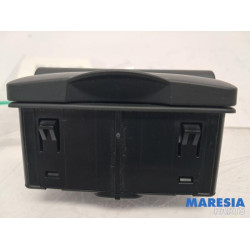 Renault - Megane - AUX/USB aansluiting