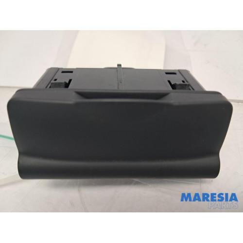 Renault - Megane - AUX/USB aansluiting