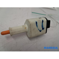 Renault - Megane - Brake light switch