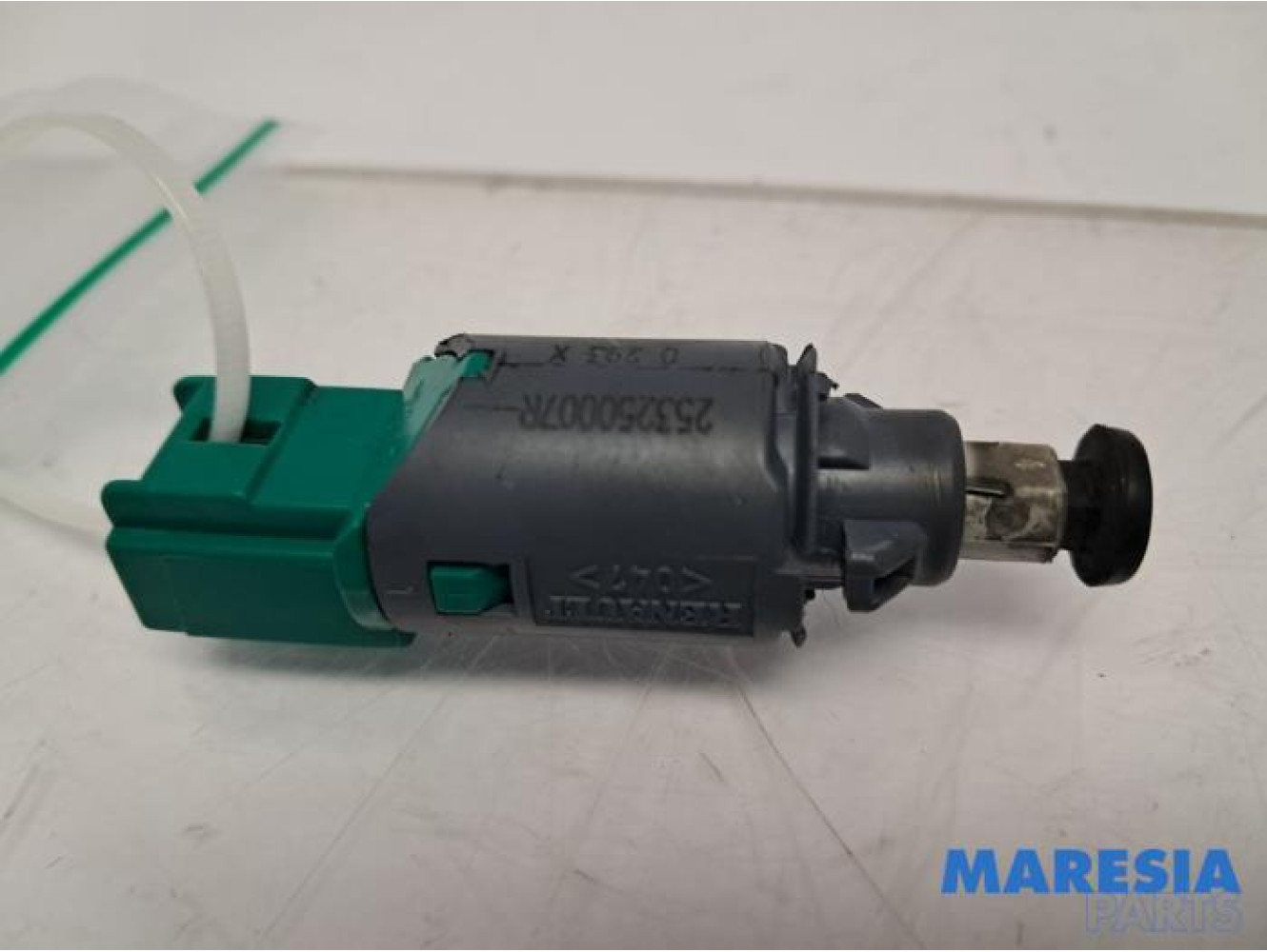 Renault - Megane - Brake light switch