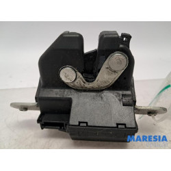 Fiat - 500 - Tailgate lock mechanism