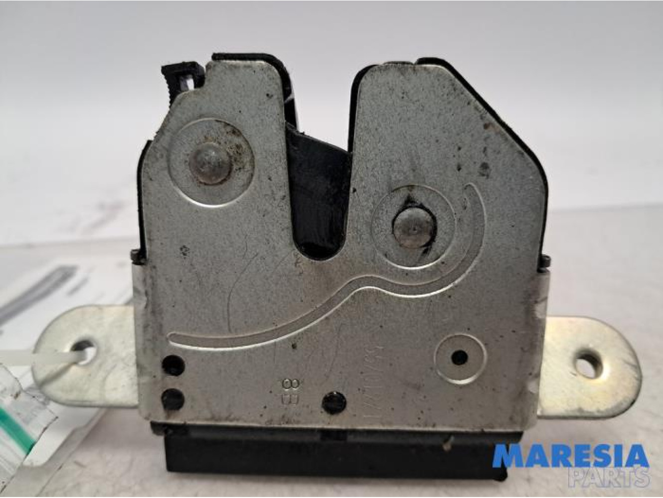 Fiat - 500 - Tailgate lock mechanism