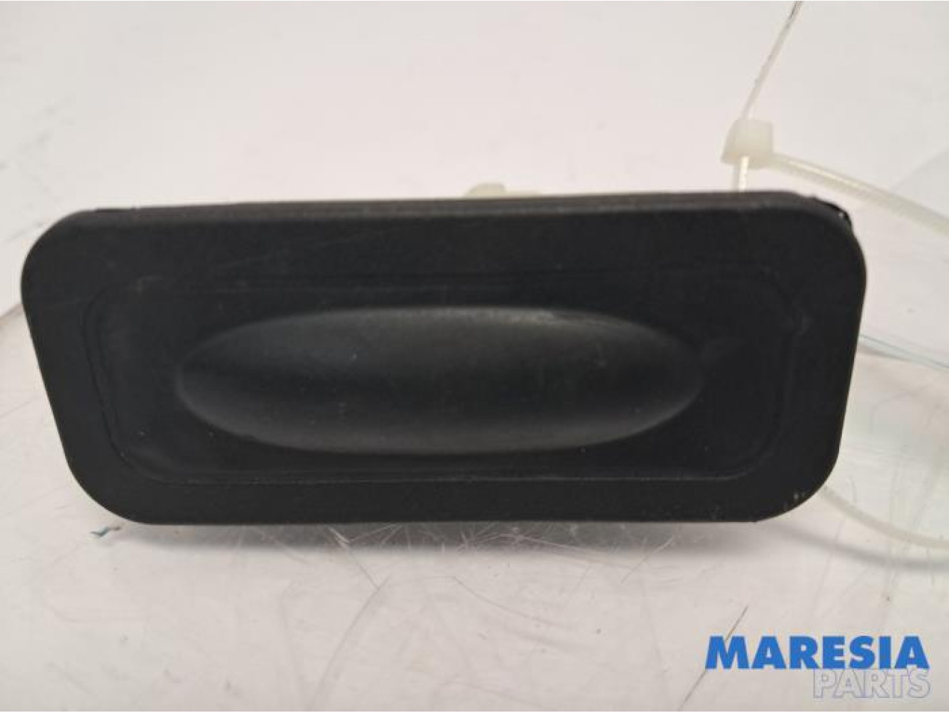 Renault - Megane - Tailgate switch