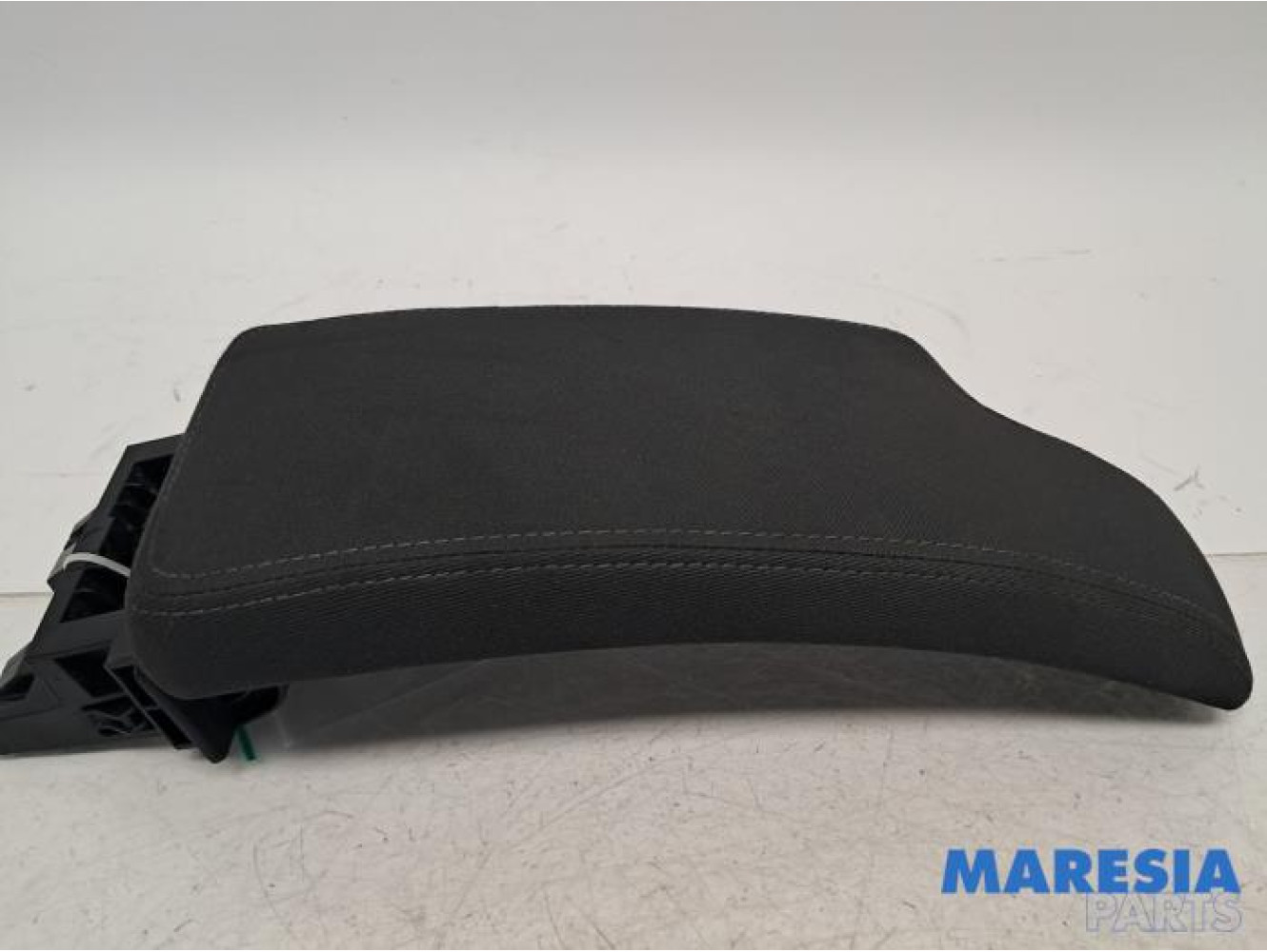Renault - Megane - Armrest