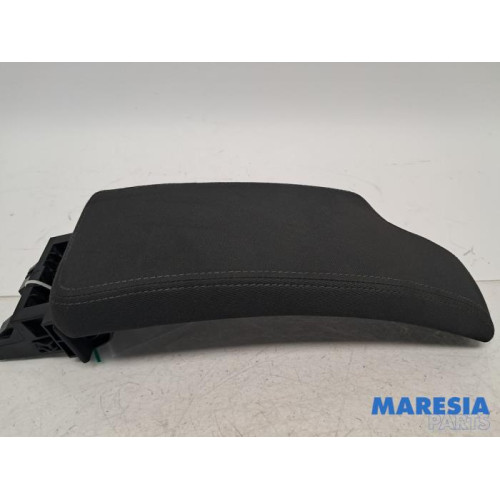 Renault - Megane - Armrest