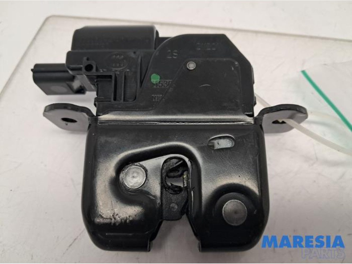 Renault - Megane - Tailgate lock mechanism