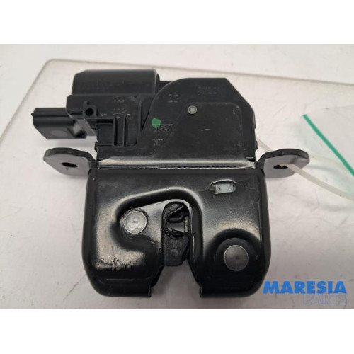 Renault - Megane - Tailgate lock mechanism
