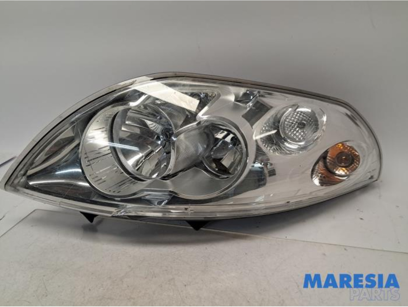 Renault - Master - Headlight, right