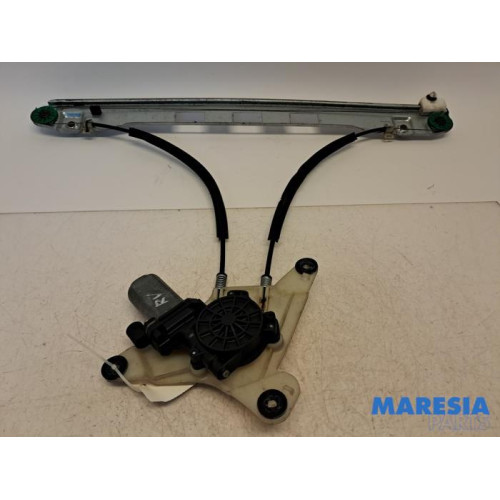 Renault - Master - Fenstermechanik 2-türig rechts vorne