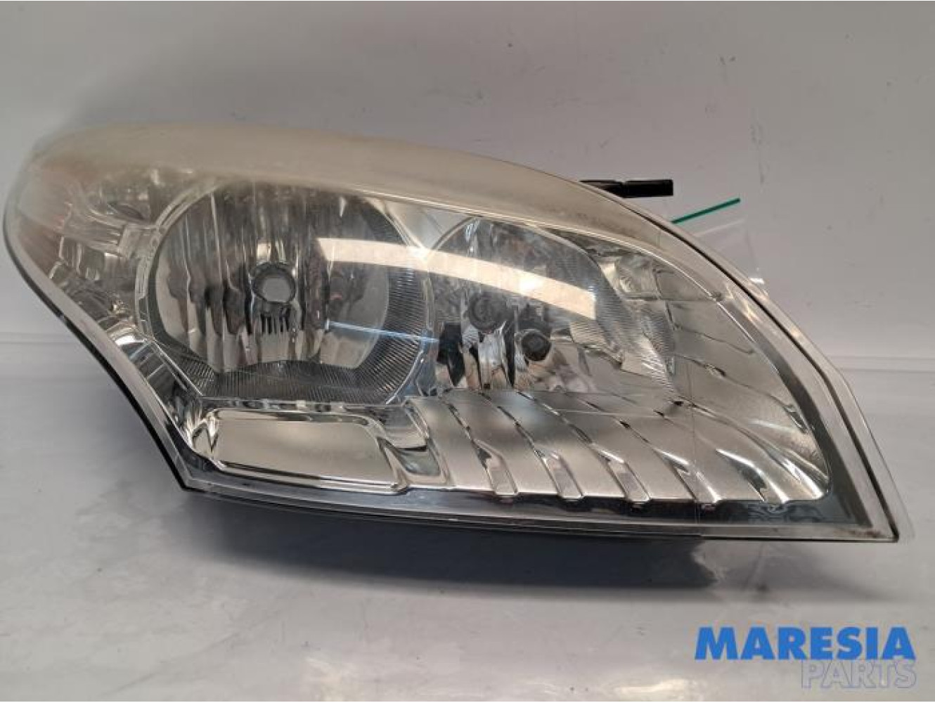 Renault - Megane - Headlight, right