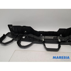 Renault - Megane - Rear bumper bracket central