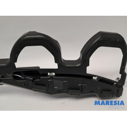 Renault - Megane - Rear bumper bracket central