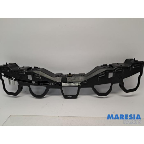 Renault - Megane - Rear bumper bracket central