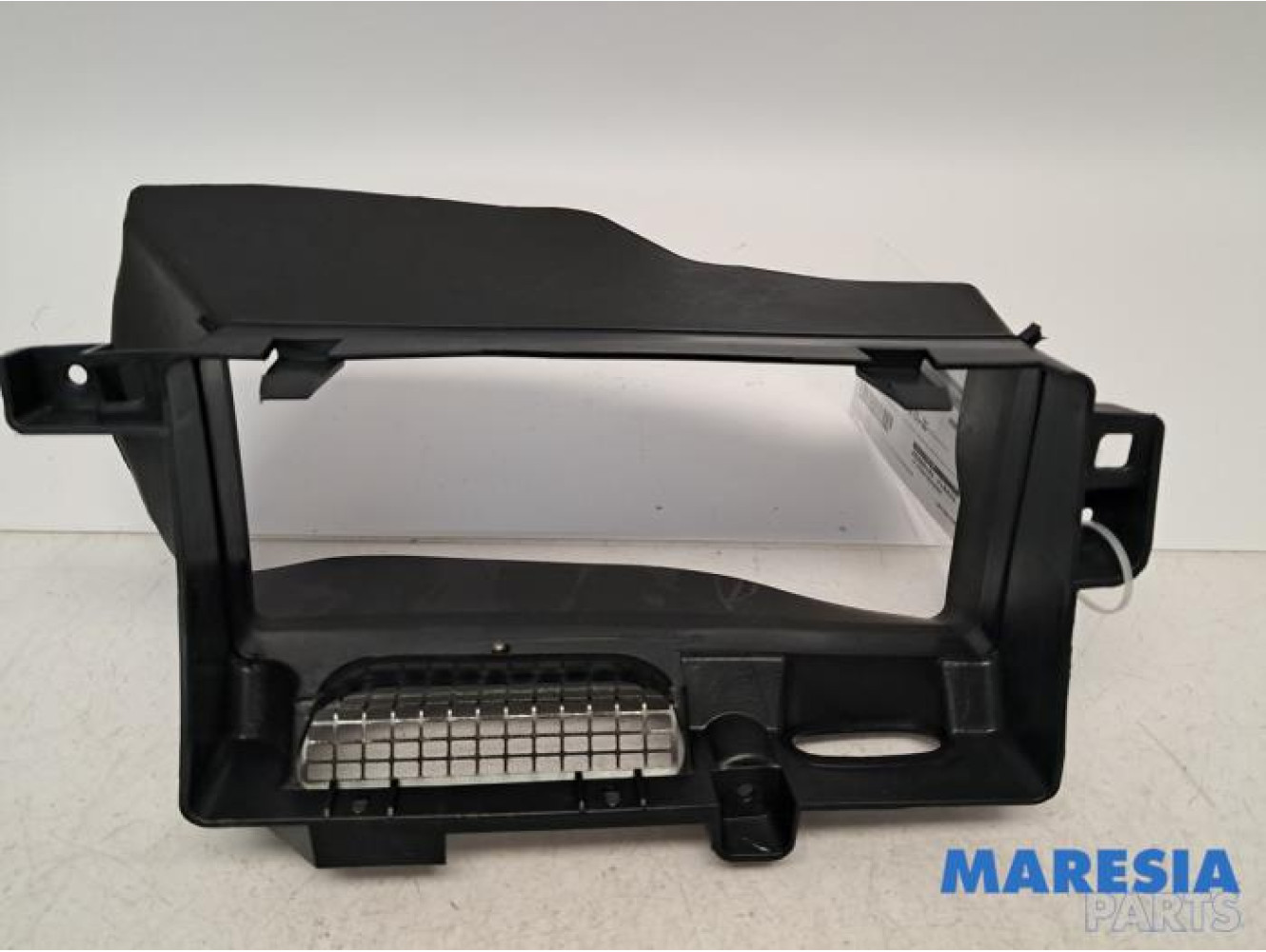 Renault - Megane - Air funnel