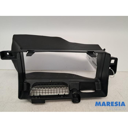 Renault - Megane - Air funnel