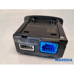 Renault - Grand Scenic - AUX / USB-Anschluss