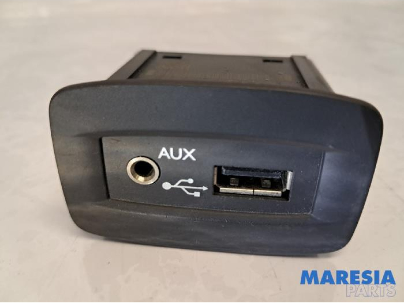 Renault - Grand Scenic - AUX / USB-Anschluss