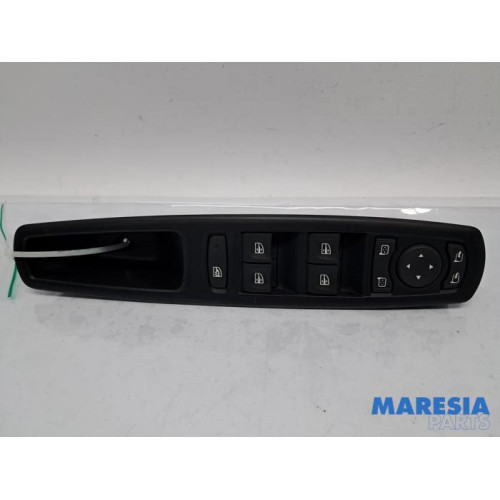 Renault - Grand Scenic - Multi-functional window switch