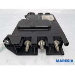 Renault - Grand Scenic - Voltage regulator