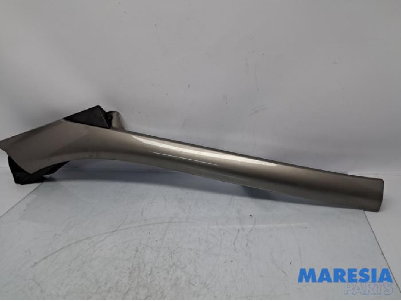 Renault - Grand Scenic - Frontscreen frame