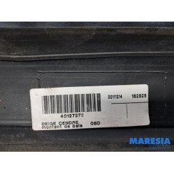 Renault - Grand Scenic - Frontscreen frame