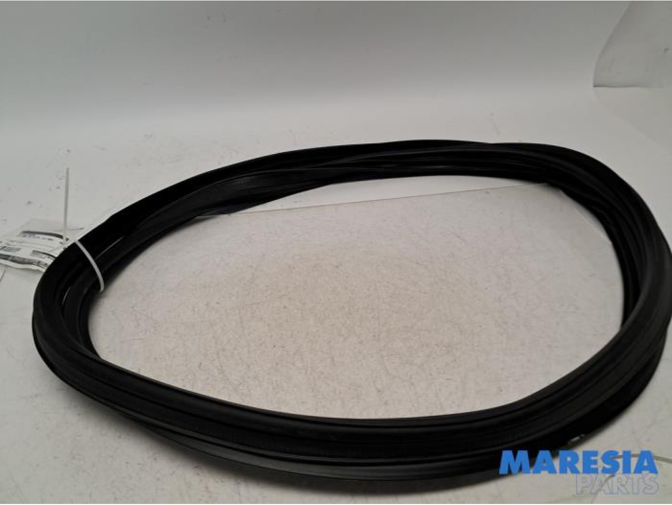 Alfa Romeo - Junior Elettrica - Tailgate seal