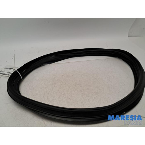 Alfa Romeo - Junior Elettrica - Tailgate seal